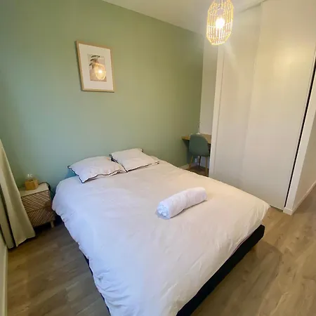 4-bedroom Flat - Parking, Wifi Orvault