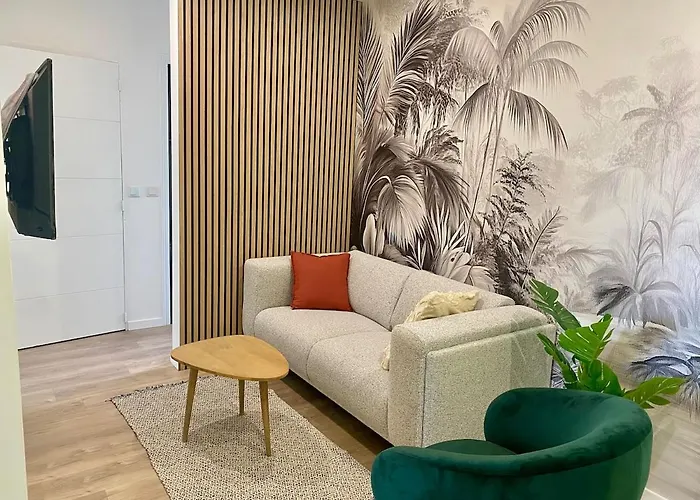 4-bedroom Flat - Parking, Wifi *