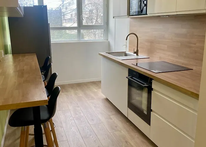 4-bedroom Flat - Parking, Wifi Orvault