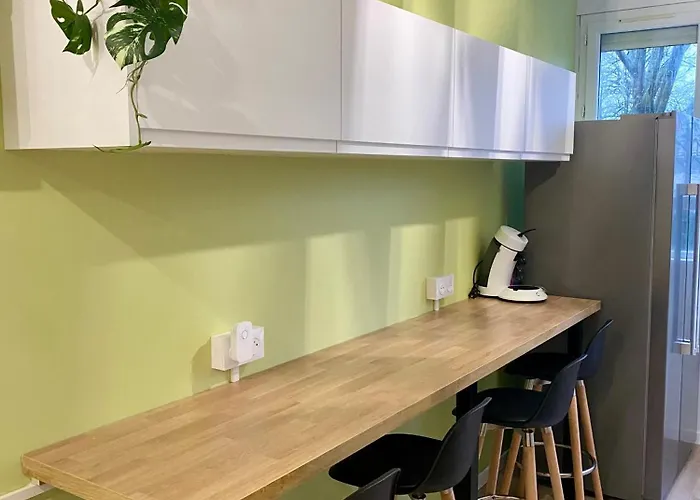 4-bedroom Flat - Parking, Wifi Apartman