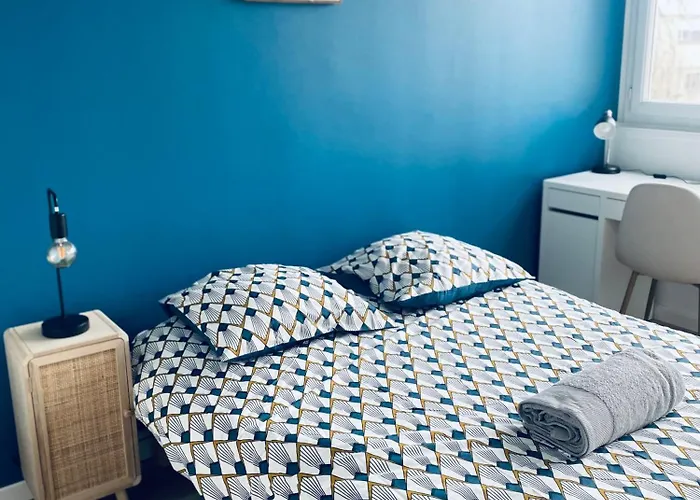 Apartman 4-bedroom Flat - Parking, Wifi Orvault